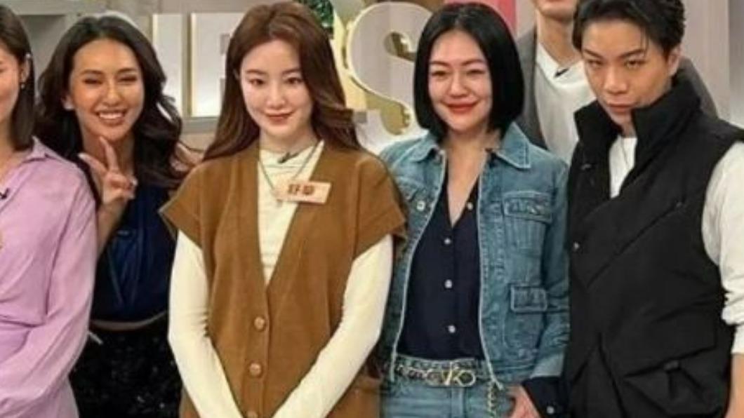 舒華(左二)上小S主持的《小姐不熙娣》。(圖/翻攝自shuhuachile IG)