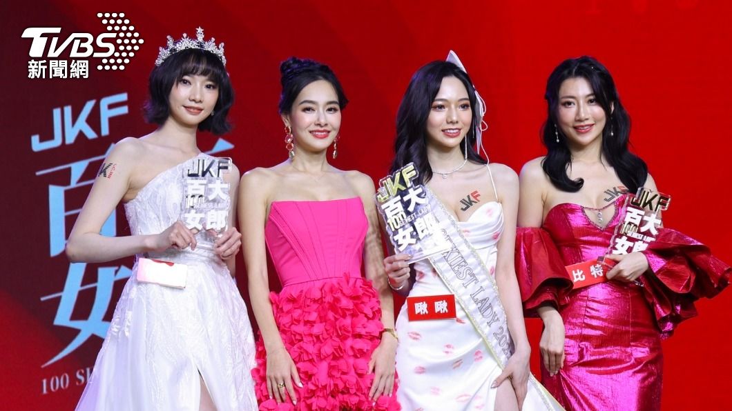 王思佳(左二)站在前三名女郎旁邊也絲毫不遜色。(圖/黃城碩攝)