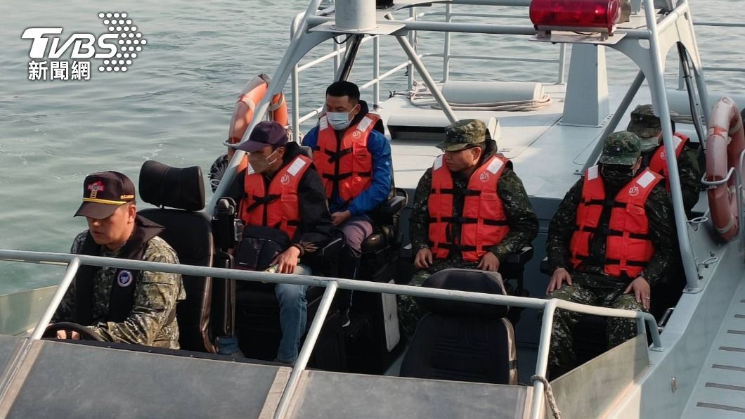 上兵怎麼了?平常游20公尺就喘 網驚為何「拚命游向對岸」