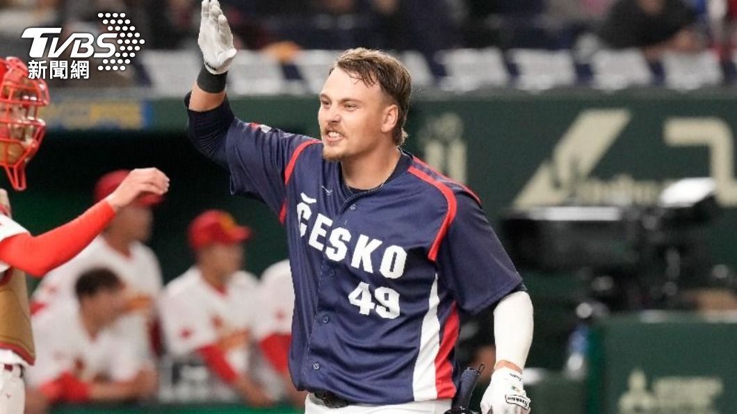 捷克9局上敲出逆轉三分炮,以8比5擊敗中國。(圖/達志影像美聯社)