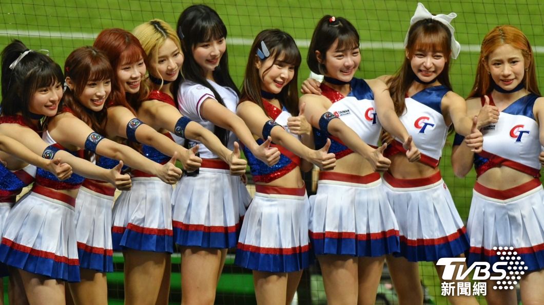 「經典女孩」全員到齊為中華隊加油。(圖/胡瑞麒攝)