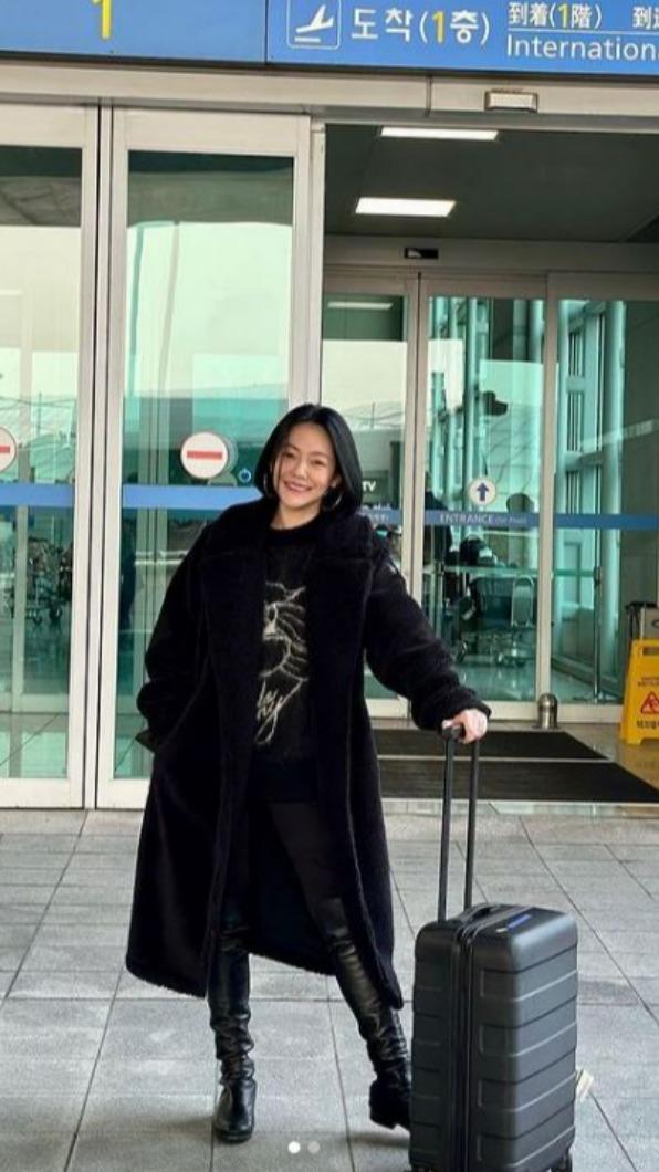 小S的心情超愉悅,笑容裂到太陽穴。(圖/翻攝自小S IG)