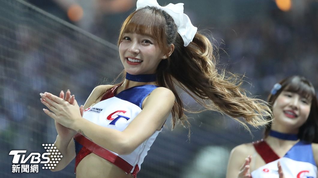 樂天桃猿女孩、經典女孩啦啦隊成員林襄,是本屆場邊最受關注的女孩。(圖/達志影像美聯社)