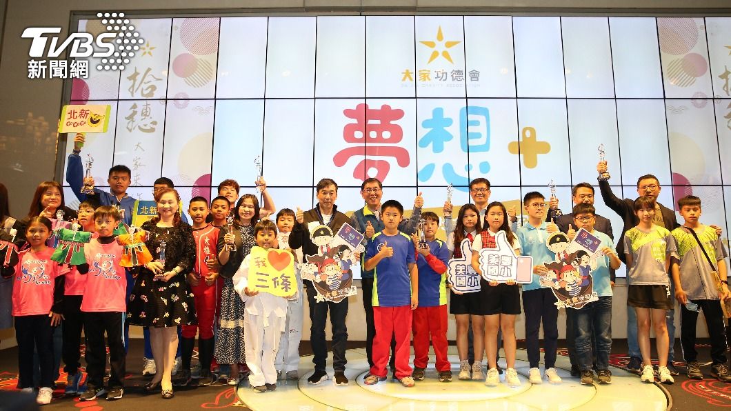 「大家功德會」28件藝術品拍賣共2079萬,將用於弱勢學童助學金等用途!