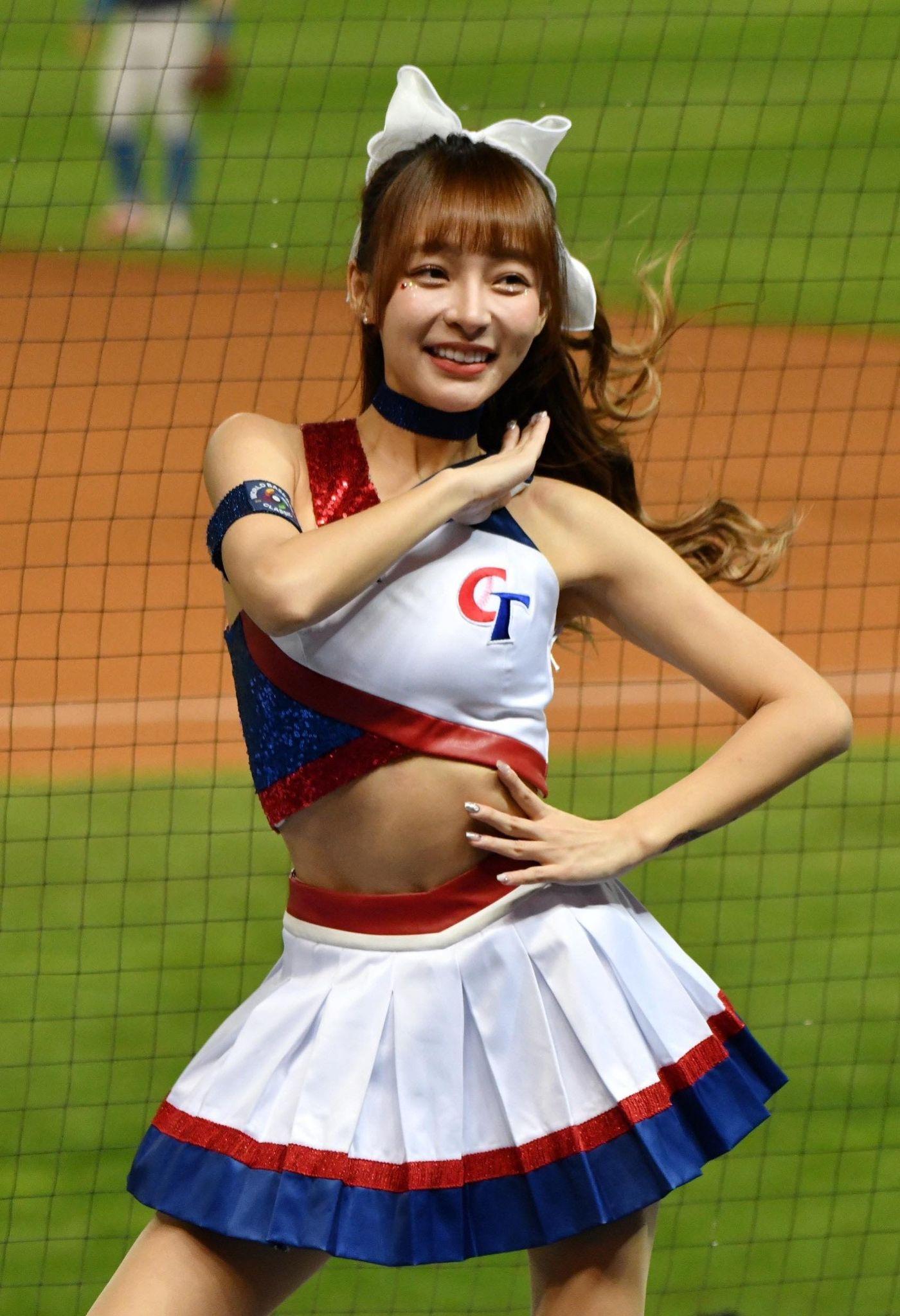 台式應援紅遍全世界。（圖／胡瑞麒攝）