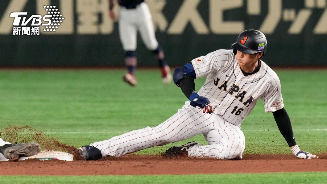 大谷翔平抓到機會盜壘成功、推進到三壘。(圖/達志影像美聯社)
