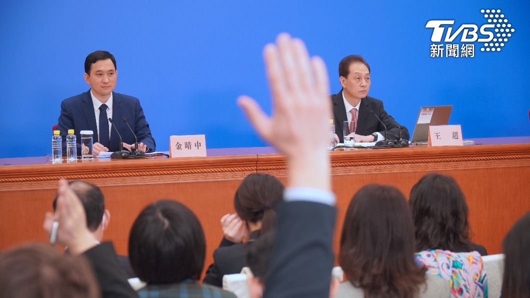 兩會觀察/記者會成官方大型表演現場 台下媒體「被演員」
