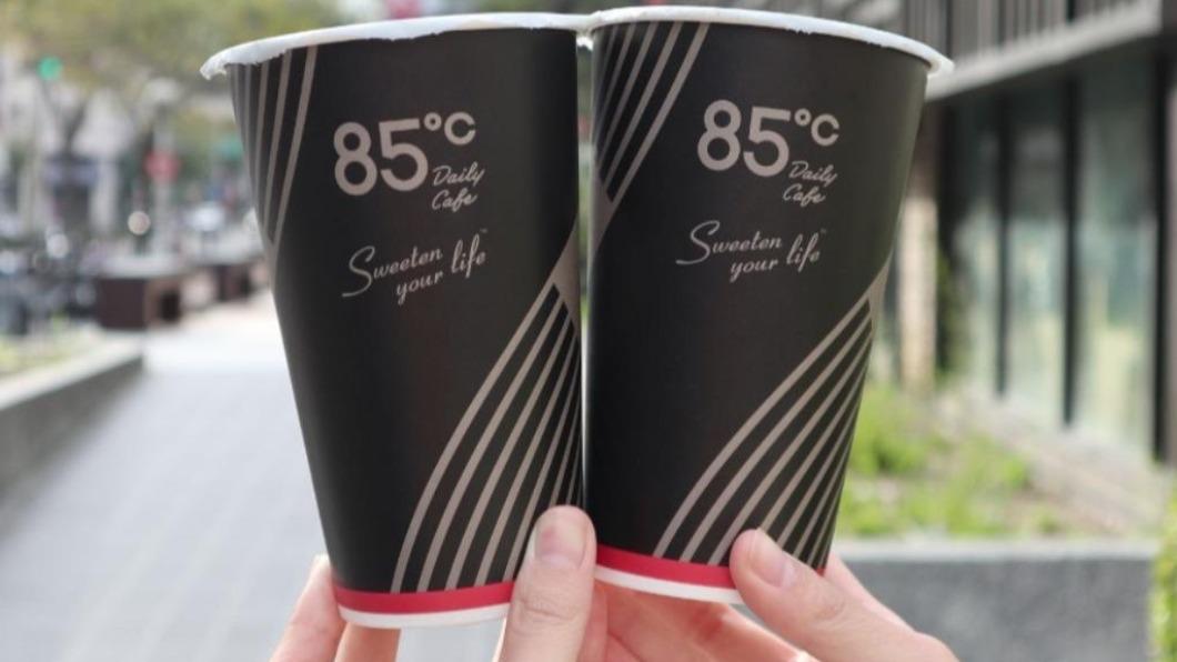 彰化縣政府祭品包括85度C的400杯紅茶。(圖/翻攝自85度C臉書)