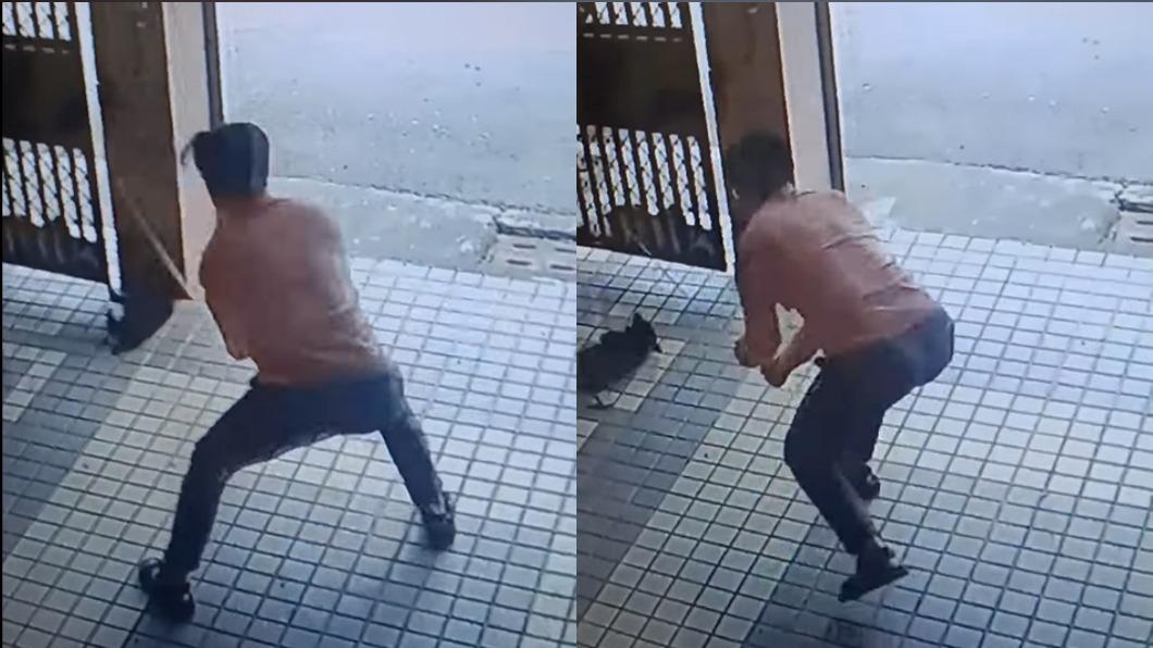 鐵條活活敲死小黑狗!台南殺狗惡男遭起底 鄰居:曾想活埋幼犬