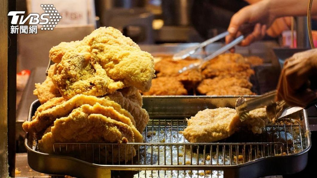 炸物愛店漲價!他見「雞排90元」嘆吃不起 網:小吃淪奢侈品