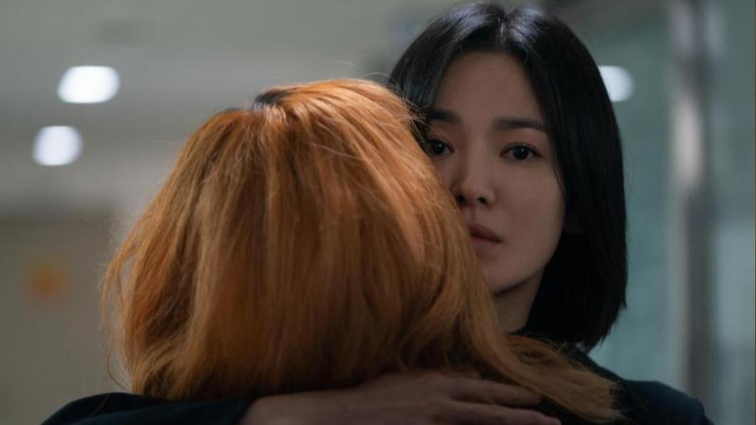 宋慧喬在《黑暗榮耀》演技爆炸,黑化成復仇女神。(圖/Netflix提供)