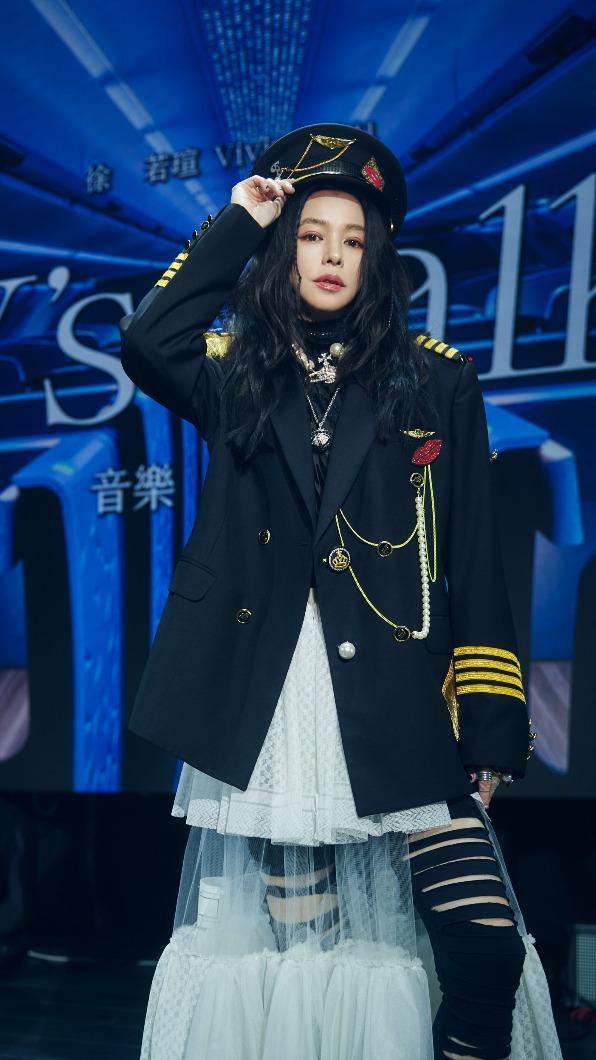 徐若瑄演唱會呼應新單曲〈翅膀〉的意境。(圖/索尼音樂提供)
