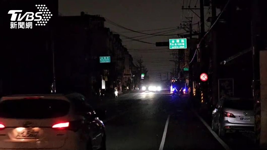 台電指出,預計晚間11點復電。(圖/TVBS)