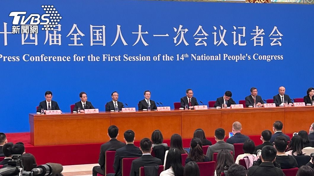 中國大陸第十四屆全國人大一次會議今（13）日閉幕，國務院新總理李強出席於北京人民大會堂舉辦的記者會。(圖／朱光弘攝）