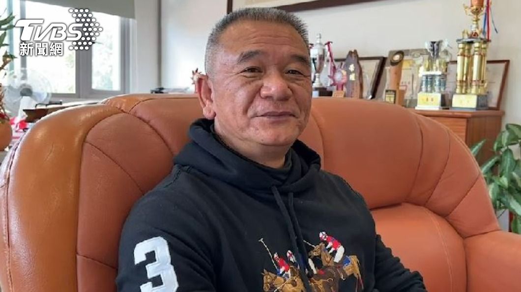泰源國中校長呂學興表示,國中時期三兄弟已是隊上主力球員。(圖/TVBS)