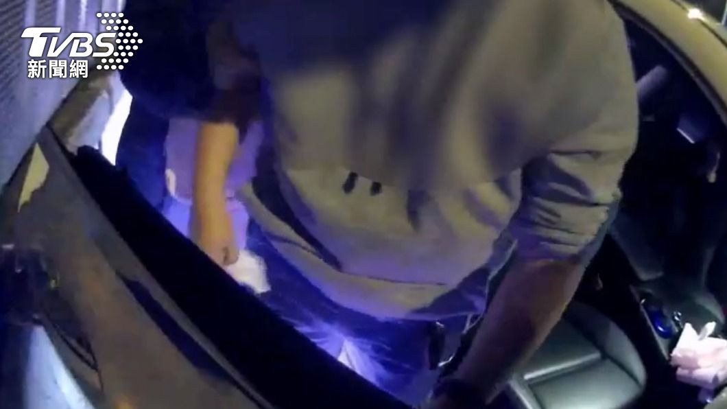 駕駛行車途中突然身體不適。(圖/TVBS)