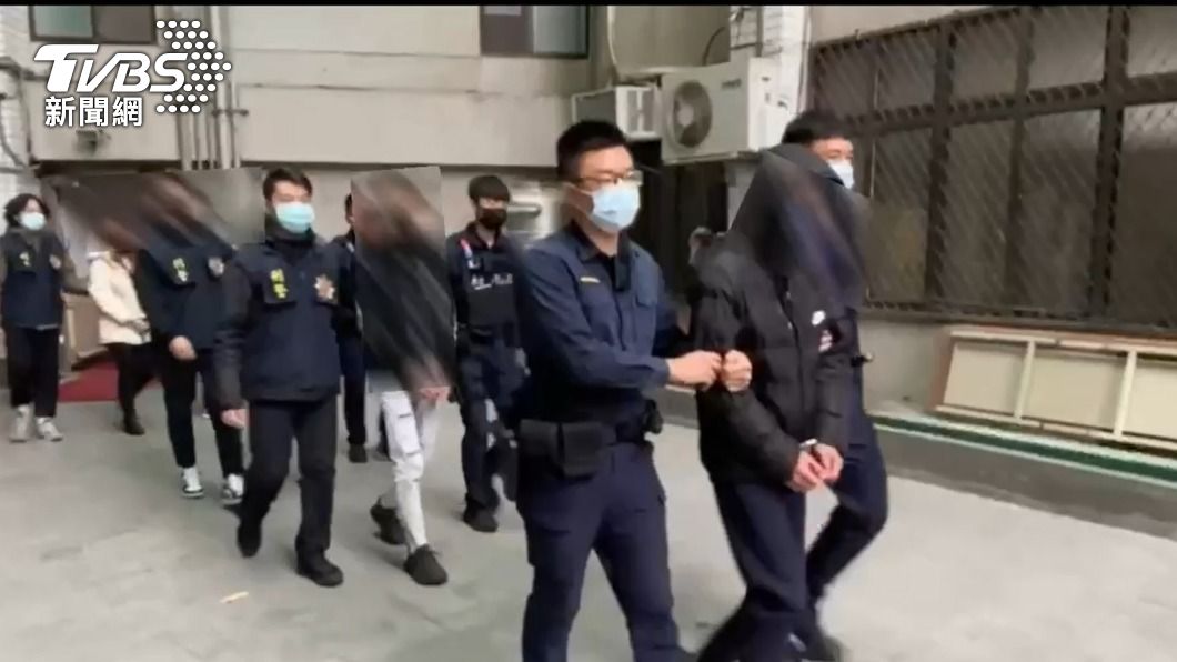 警方將張男等4人移送法辦。(圖/TVBS)