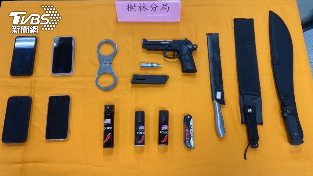 警方查扣犯案工具。(圖/TVBS)