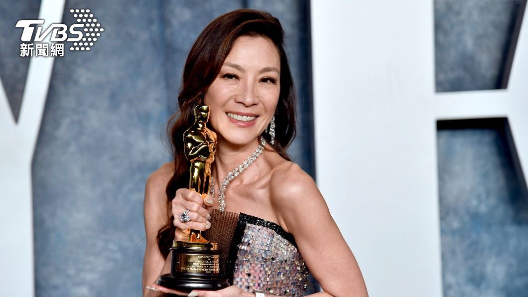 奧斯卡封后!楊紫瓊23年前嫩照曝 旁邊驚見大咖歌后