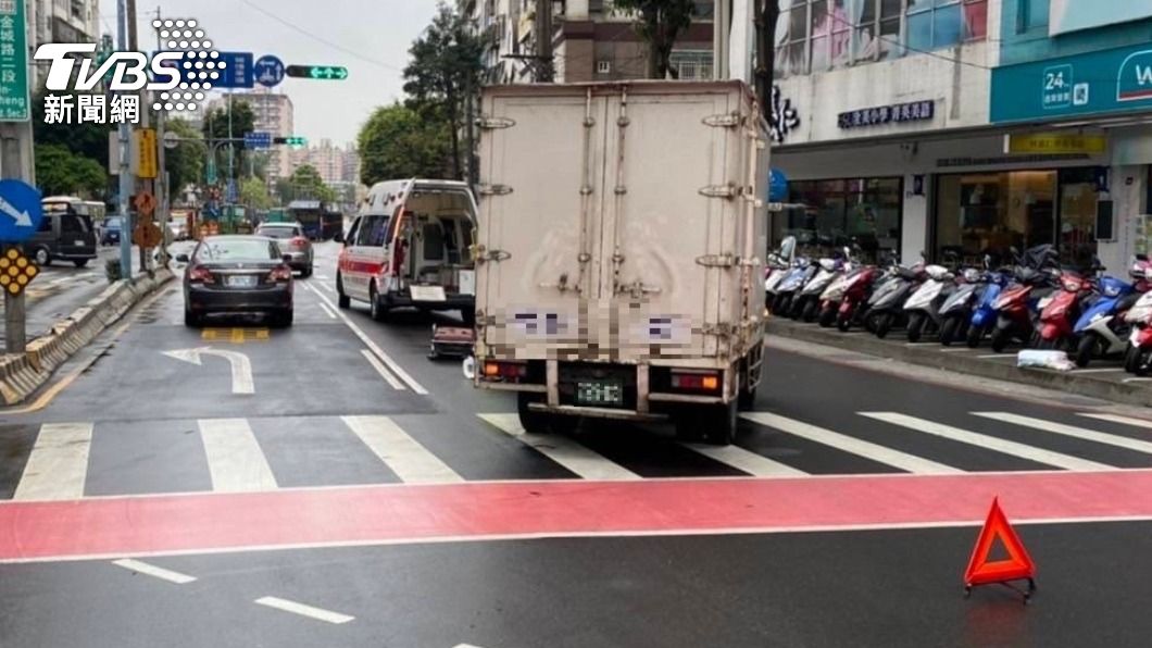 警方事後對貨車駕駛開罰。(圖/TVBS)