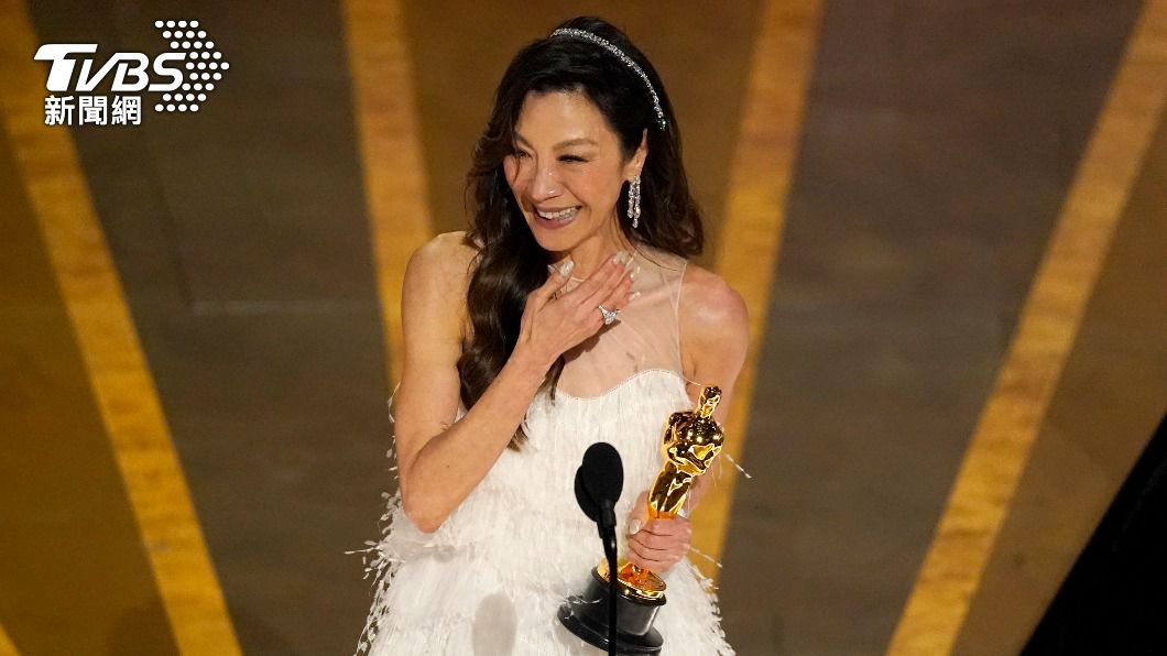 楊紫瓊奪得第95屆奧斯卡最佳女主角。(圖/達志影像美聯社)