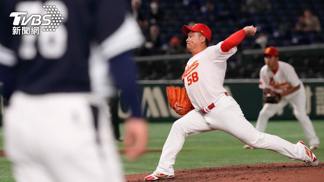 中國隊在5局下難挽頹勢遭扣倒。（圖／達志影像美聯社）