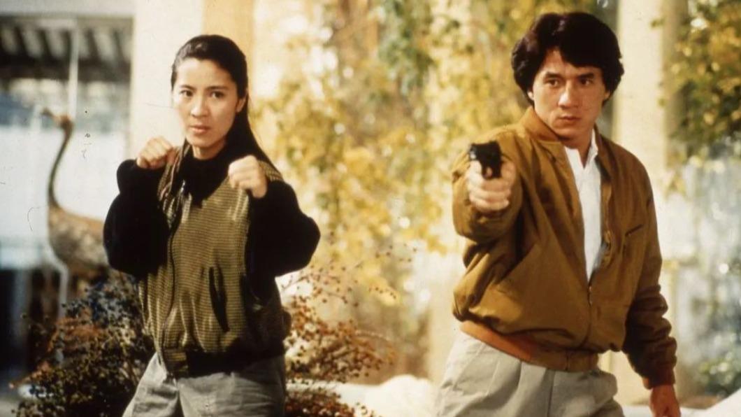 楊紫瓊與成龍曾合作《警察故事III》。(圖/翻攝自微博)