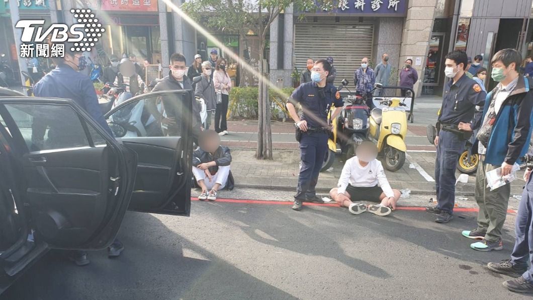 車內藏有毒品,駕駛才會心虛想跑。(圖/TVBS)