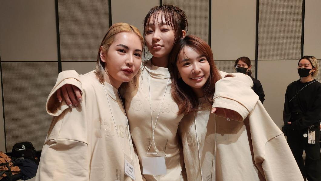 品牌設計師申子芹(左起)、林襄、張雅涵一同在東京工作。(圖/莉奈文創提供)