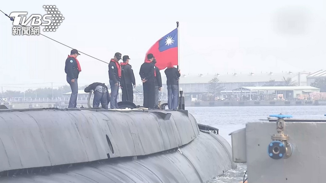 我國首艘國造潛艦「海鯤軍艦」(舷號711)今(28)日正式在高雄下水,總統蔡英文親自南下參與下水、擲瓶儀式。(示意圖/TVBS資料畫面)