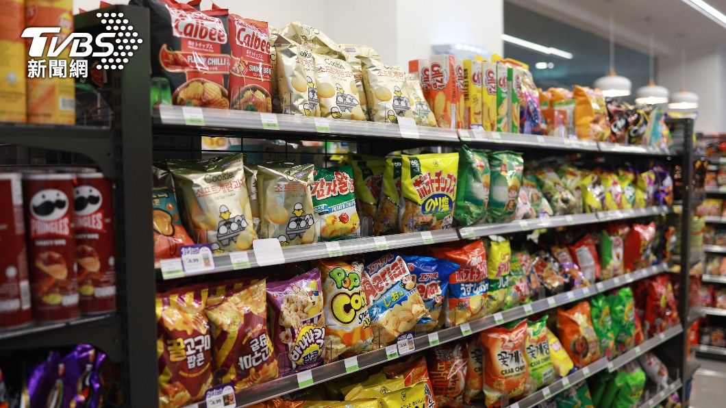 「千元零食挑戰」不能找錢!國小兒扛回一袋 爸驚:是天才