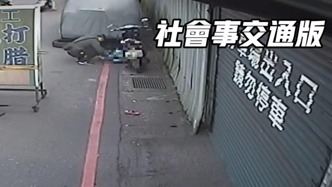 肇事騎士關心男童傷勢。(圖/翻攝社會事新聞影音)