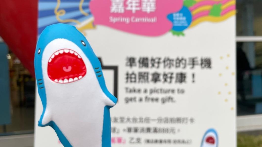 IKEA春季嘉年華開跑,卡友有機會獲得療癒鯊鯊筆。(圖/IKEA提供)