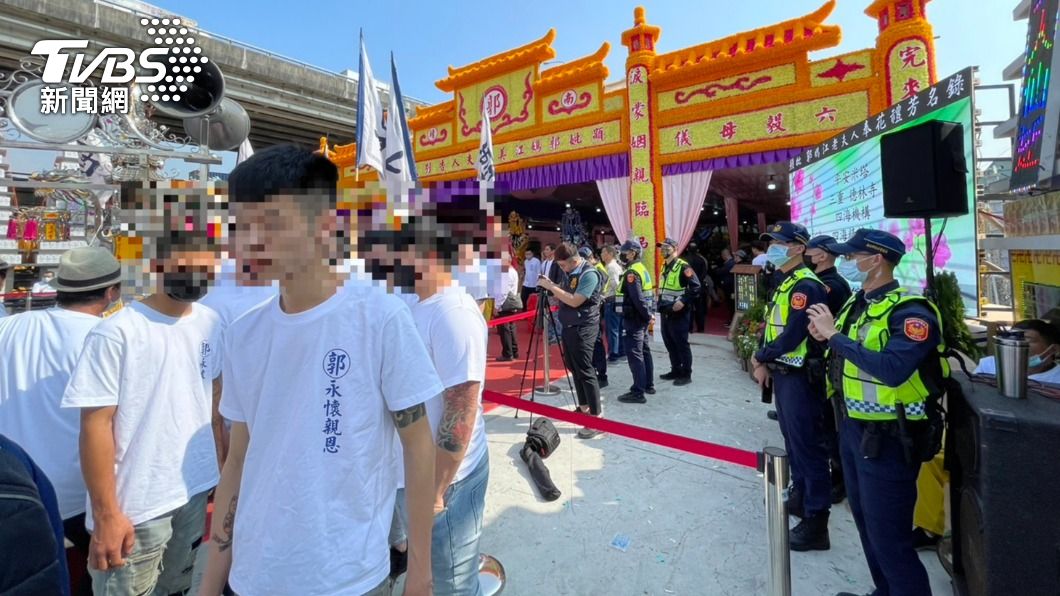 侯市長撂狠話!角頭母告別式估千人參加 蘆洲警繃緊神經戒備