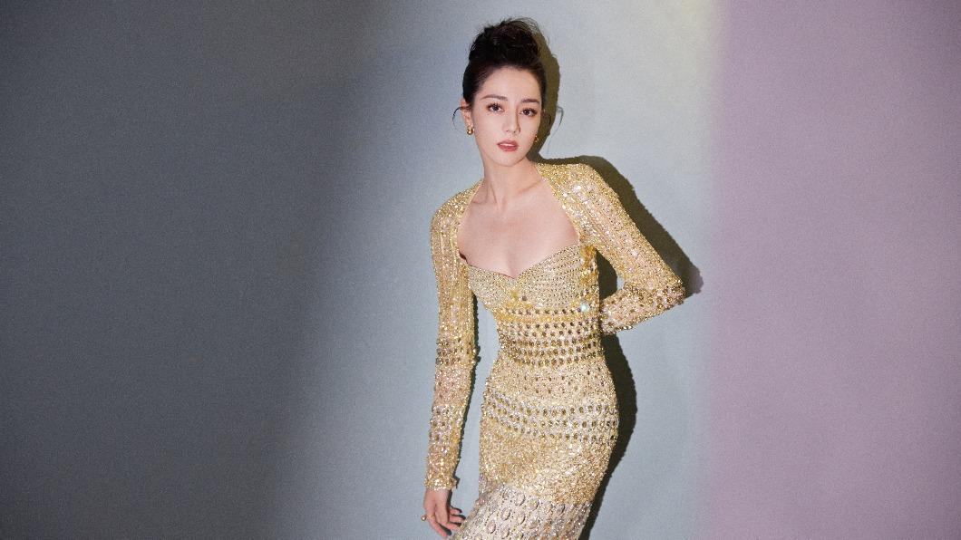 迪麗熱巴認為,演員就只是她的職業,工作結束之後和大家都是一樣的。(圖/翻攝自迪麗熱巴工作室微博)