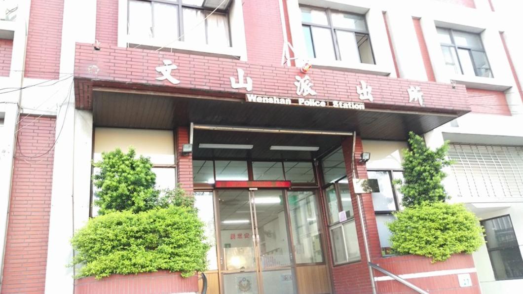 文山派出所接獲里長通報,前往調查。(圖/翻攝自高雄市政府警察局鳳山分局文山派出所臉書)