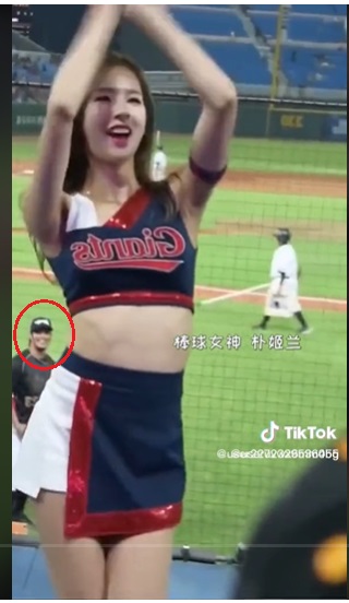 有網友挖出韓國啦啦隊女神火辣熱舞模樣,連球員都盯著猛看。(圖/翻攝抖音)