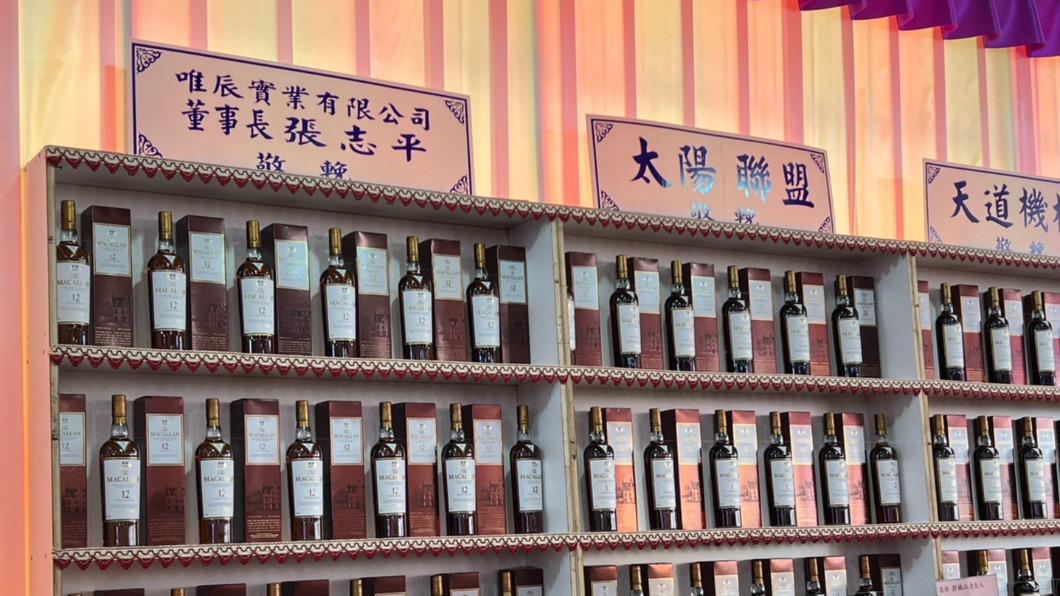 會場內有威士忌酒塔取代飲料塔,相當豪氣。(圖/民眾提供)