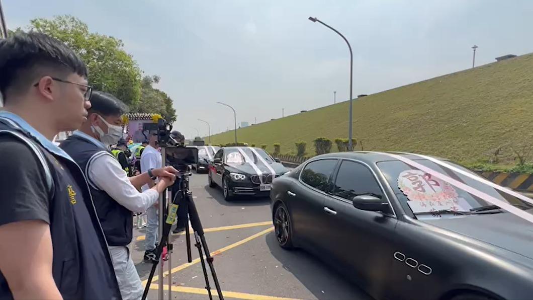 現場有數十輛BMW禮車。(圖/民眾提供)