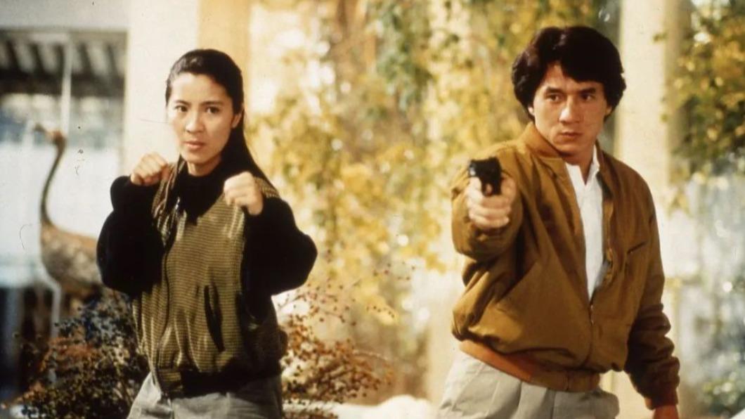成龍和楊紫瓊曾合作《警察故事3》,建立深厚感情和默契。(圖/翻攝自微博)