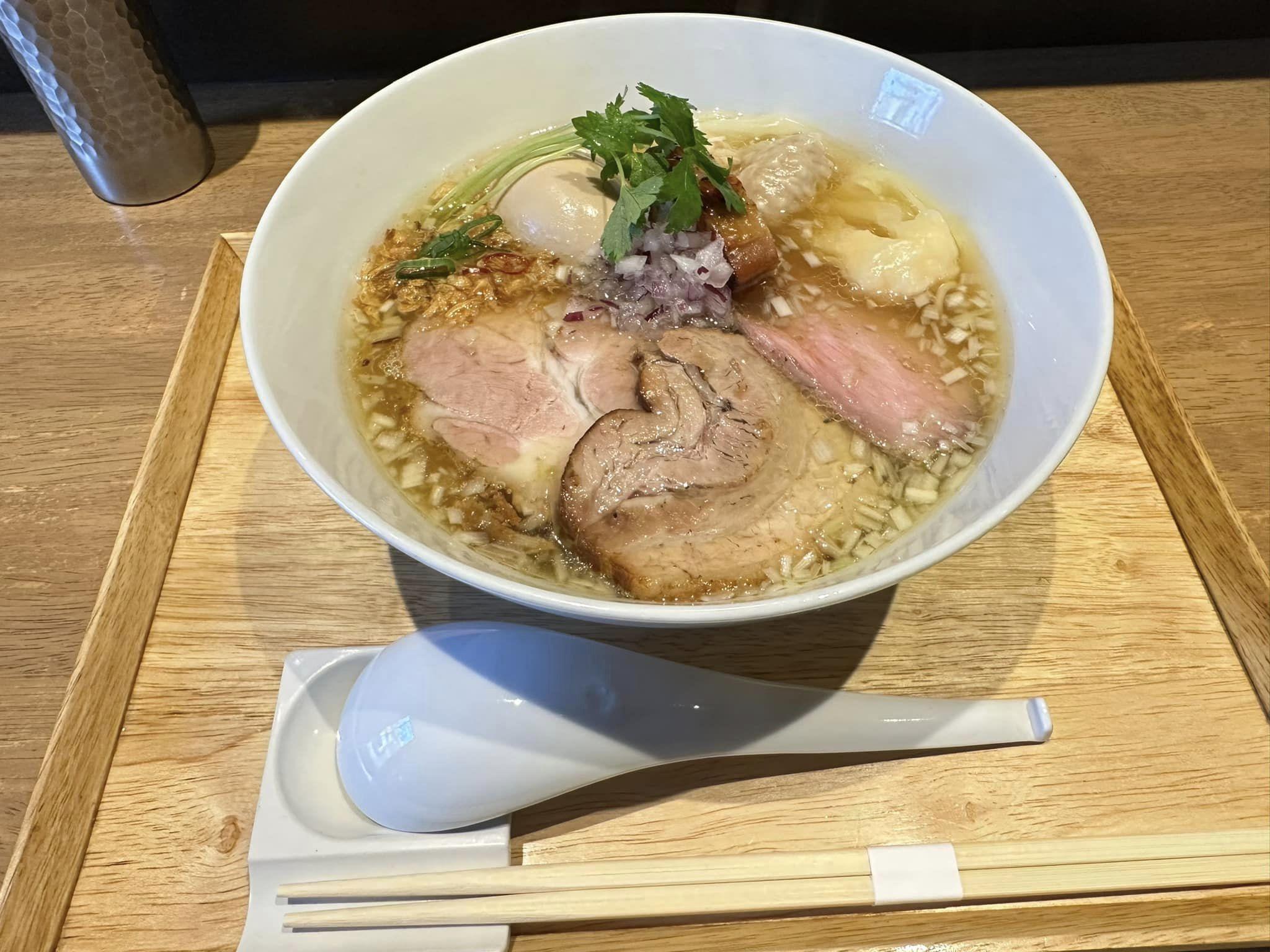 雞湯醬油拉麵。(圖/翻攝らぁ麺や 嶋)