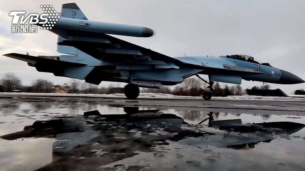 俄羅斯蘇愷-27戰機在黑海上空與美軍無人機交鋒。(示意圖/達志影像美聯社)