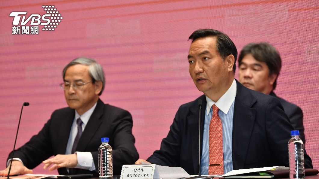 行政院代理發言人羅秉成今天主持行政院會後記者會。(圖/胡瑞麒攝)