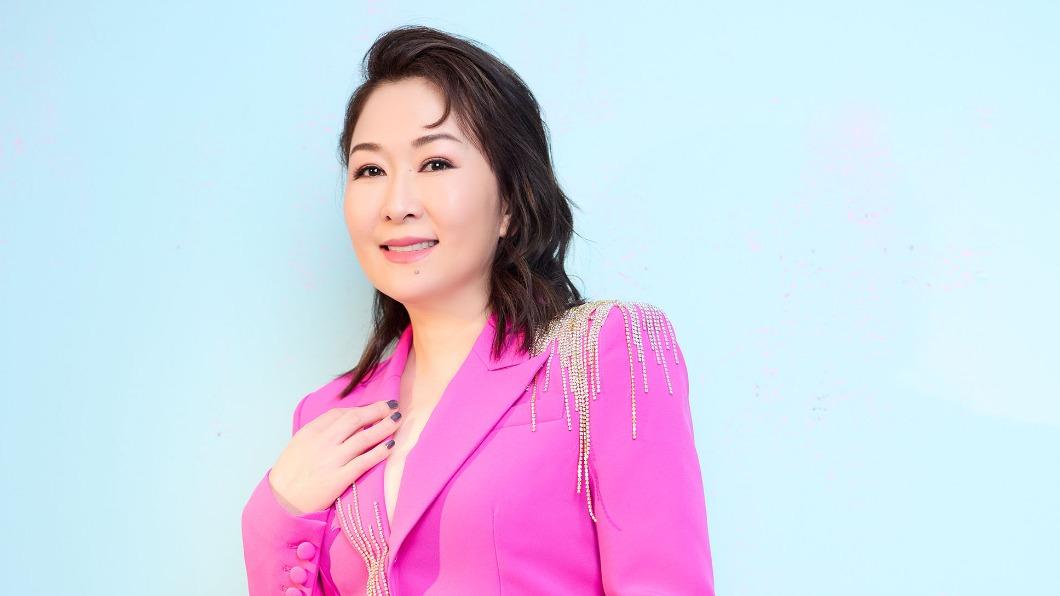 52歲金曲歌后仍不放棄求子!為尪拜送子觀音 擲筊竟得這結果