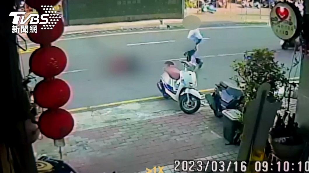 邱男在街頭砍殺女友致死。(圖/TVBS)