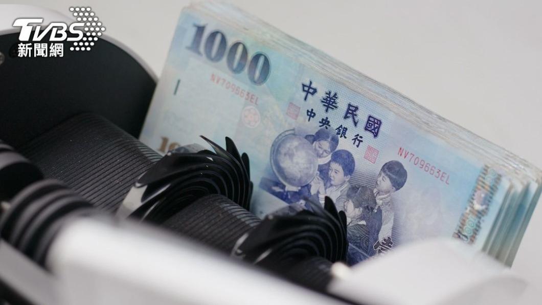 財政部16日宣布，本月22日上午8時許起開放民眾線上登記。（示意圖／shutterstock達志影像）