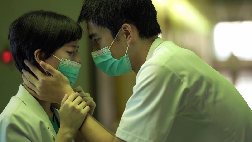曾敬驊抱項婕如慘睡樓梯間! 合作《與惡》導演力抗恐怖病毒