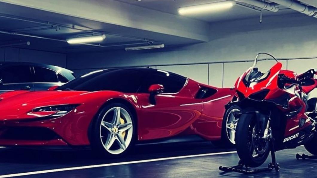 四輪收藏部分,歐漢聲似乎也入手了Ferrari SF90 Stradale。(圖/翻攝自歐漢聲IG)