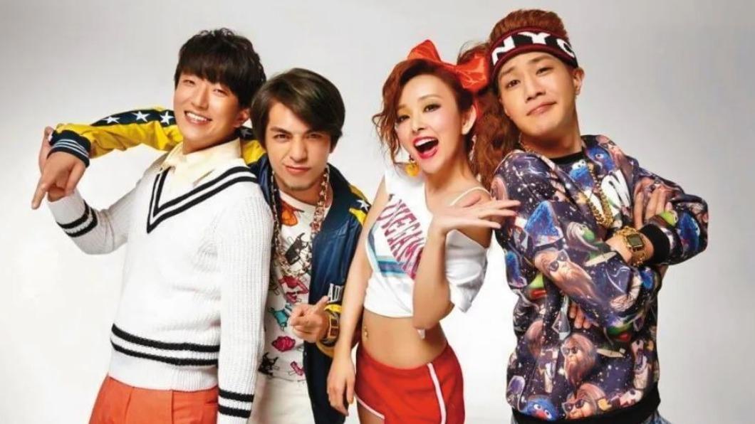 大嘴巴由懷秋、宗華、愛紗、MC40(薛仕凌)所組成。(圖/翻攝自大嘴巴臉書)