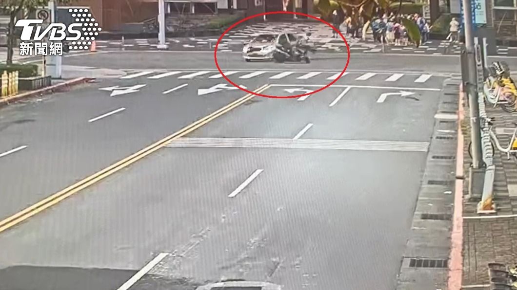 南港小轎車左轉撞對向機車 19歲高職生趕上課噴飛慘死